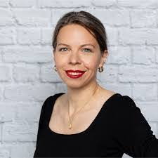 Molly Sampson's Instagram, Twitter & Facebook