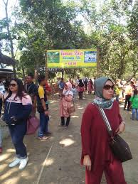 Tempat wisata terkenal yang bahkan jadi ikon kota ini terkenal dengan sisi lain, yakni kisah mistis yang beredar di kalangan masyarakat. Kaung Tilu Menjadi Destinasi Liburan Lebaran Warga Bekasi Lensahukum Co Id