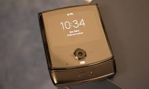 As for unlocking, i will look into it and will update you as i learn more. Motorola Razr Review A Nostalgic Foldable That S A Mixed Bag Cnn Underscored