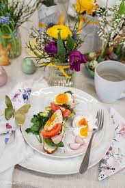 Eggs Benedict Brote Mit Avocado Ei Tomate Sauce Hollandaise Rezept Rezepte Sauce Hollandaise Und Eggs Benedict Rezept