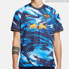 Mit diesem jersey gehen die roten bullen in die saison 2020/21. European Soccer S Best And Worst Jerseys This Season Reviewed Sbnation Com