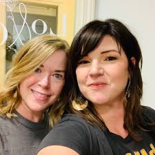 My big sis got a lot of weight taken off her shoulders! Our cousin Aloha  (yes, it was our Grandmother's name too) did a beautiful job with cut and  color! Beth is