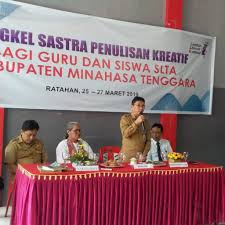 Karena ada seorang individu yang sudah berjuang keras meramu agar suasana pelatihan menjadi menarik dan tidak membosankan. Guru Dan Siswa Di Mitra Belajar Menulis Kreatif Balai Bahasa Provinsi Sulawesi Utara