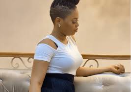 Chidinma ekile is a nigerian singer, songwriter and stage performer who gets daring with her haircut and styles her hair to perfection as she is not afraid to rock it in anyway for any kind of event. Musician Chidinma Ekile Flashes Wedding Ring On Her Left Finger Photo