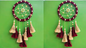 Kalau biasanya untuk memiliki garland ini bisa kamu gunakan sebagai hiasan dinding kamar. Hiasan Dinding Dream Catcher Dari Benang Rajut Wall Decoration Dream Catcher Knitting Yarn 15062020 Youtube