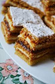 Nu este nevoie sa tapetati tavile cu ulei si faina ca pe vremea bunicii. Foi Cu Miere De Albine Desserts Sweets Recipes Cake Recipes