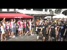Hooligans heute bestellen, versandkostenfrei erhalte news & shopping ergebnisse. Ajax Fans Versus Sk Sturm Graz Fans The Rembrandsplein Youtube