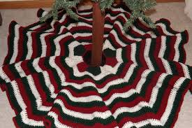 Full downloadable and printable pattern. Free Crochet Christmas Tree Skirt Pattern Lovetoknow