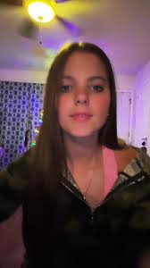 Uhh don’t ask why our Christmas tree is back out 😅#2011 #dirtyblonde