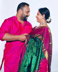 Kollam native soubagya left the venue in tears after she sang well ignoring her injuries caused in a car accident. Wedding Bells For Soubhagya Venkatesh Cute Pics Malayalam News Indiaglitz Com