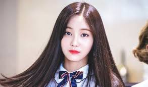 See more ideas about kpop girls, asian girl, korean girl. Momoland Stylist Bashed For Yeonwoo S Extremely Tight Short Pants Up Station Malaysia