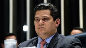 Alcolumbre adia votação de "pauta-bomba" no Senado