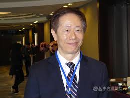 劉德音出生於台灣 台北。 高中畢業於台北市立建國高級中學，之後在國立台灣大學獲得電機工程學士學位，並前往美國 加州大學柏克萊分校獲得電機暨電腦資訊碩士和博士學位 。. å°ç©é›»å…‰é˜»äº‹ä»¶åŠ‰å¾·éŸ³ ä¸è¦ºå¾—èžºçµ²é¬†äº† è­‰åˆ¸ ä¸­å¤®ç¤¾cna