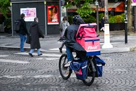 Photo Lyon. Cette entreprise de livraison de courses se relance avec des ...