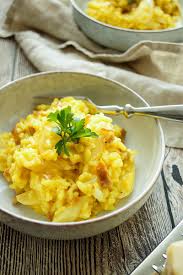 A Simple And Creamy Saffron Salsify Risotto Recipe Made With Black Salsify And Prosciutto Di Parma That Gets Its Viv Schwarzwurzel Rezept Schwarzwurzel Rezepte