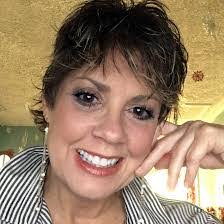 Sandi Hunter's Instagram, Twitter & Facebook