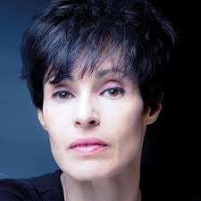 La flamme Olympique sur une chorégraphie de Marie-Claude Pietragalla et  Julien Derouault à Assemblée nationale avec Sylvie Tellier et les danseurs  du Centre de Formation Pietragalla Derouault