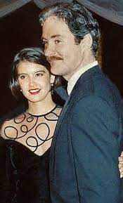 Giacinta cordelia arabella luciana rosalina barrett. Phoebe Cates Wikipedia