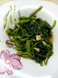 1 ikat kangkung 6 ulas bawang merah 2 ulas bawang putih 10 biji cili api sedikit belacan 2 sudu besar ikan bilis sedikit. Resepi Kangkung Goreng Belacan Paling Ringkas Dan Cepat Resepi My