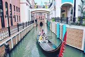 Dari resort populer di puncak itu, hanya perlu. Little Venice Harga Tiket Masuk Spot Foto Terbaru 2021