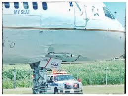 United Airlines Boeing 757 200 Was Damaged After A Hard