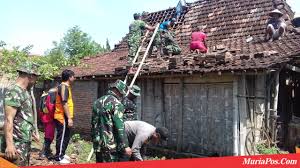 Free banjir desa srikaton kayen pati 28 januari 2019 mp3. Danramil Kayen Turunkan Anggota Karyabhakti Pasca Puting Beliung Muriapos Com