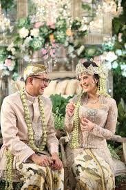 Pernikahan Adat Sunda Dengan Nuansa Garden Pernikahan Tradisional Pernikahan Fotografi Pengantin