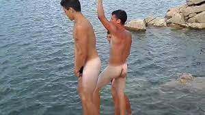 Guys just having fun naked: Naked Guys Hang Out… ThisVid.com