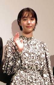 写真](1ページ目)《写真あり》“東出騒動も今やむかし”唐田えりか（25）が丸坊主になっていた！「不倫騒動・広末涼子の事務所社長も“バリカン入れ”を見届けて…」  | 文春オンライン