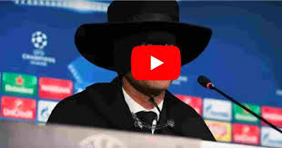 Treinador português cumpriu promessa feita aos jornalistas. Youtube Paulo Fonseca Con La Maschera Di Zorro Ecco Perche
