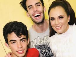 De acuerdo con el universal, fue arrestado en septiembre del 2009 por el delito de robo sin violencia a un supermercado, lo que lo colocó en el ojo del escándalo. Quienes Son Los Hijos De Edith Marquez La Verdad Noticias