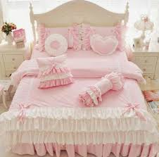 Epingle Par El Sanatlarina Atilan Imza Sur Mefrusat Decor De Lit Literie Chic Literie De Luxe