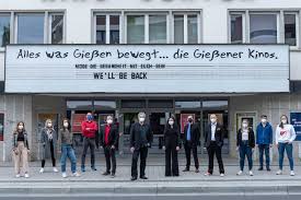 Walt wants to protect his family so he moves them into a hotel for a few nights. Die Seriale Webserien Festival Findet Auch 2021 Digital Statt Online Screenings Vom 2 7 Juni Seriesly Awesome