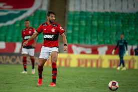Na sobra, pedro sobe para cabecear e ampliar o marcador. Tgtymkdle8z79m