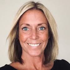 Lori Hillman's Instagram, Twitter & Facebook