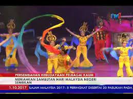 3 1.2 sejarah randai (negeri sembilan) randai dari perkataan merandai yang bererti mengarang atau melingkari satu kawasan lapang untuk mencari sesuatu yang hilang. Neg Sembilan Persembahan Kebudayaan Pelbagai Kaum Tarik Lebih 1 000 Pengunjung 1 Okt 2017 Youtube