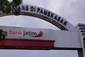 Jun 25, 2021 · baca juga: Perjalanan Ani Pegawai Bank Jatim Gelapkan Uang Nasabah Rp 7 7 Miliar Untuk Biaya Suami Jadi Anggota Dprd Halaman All Kompas Com