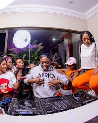 Jun 09, 2021 · after causing major traffic when he shared the tira portrait online, rasta, real name lebani sirenje, made his way to durban to give dj tira the painting. Dj Tira Unapologetic After Being Called Out Over Mask Less Party News365 Co Za