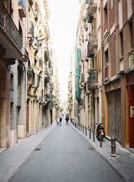 Walking barcelona's famous la rambla in catalonia, spain. Narrow Street In Barcelona Spain Entouriste