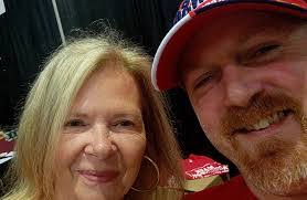 Shelly Recker's Instagram, Twitter & Facebook