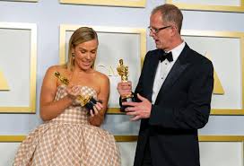 第 93 屆奧斯卡金像獎 the oscars 頒獎典禮今天台灣時間26日早晨開始，不負眾望，《父親》安東尼霍普金斯（anthony hopkins）獲得奧斯卡影帝，法蘭西絲麥朵曼（frances mcdormand）以《游牧人生》. F5zvsxhq9n5eqm