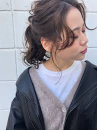 2020年最新 面長 ミディアムの小顔見せスタイルカタログ７選 hair ポニーテール 前髪 ポニーテール ミディアム ポニーテール