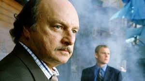 New York Police Blues, Morte par intérim S06E13 : résumé