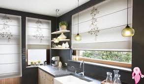 Desenli perde modelleri beyaz ağırlıklı ancak modern desenler taşıyor. Dekorasyon Kadinlar Kulubu