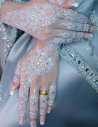 Mehendi merupakan salah satu seni hiasan tangan yang populer di india. 180 White Henna Ideas In 2021 White Henna Henna White Henna Designs