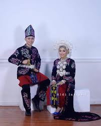 Em, aku rasa ceritaku sudah kebanyakn, nih. Prosesi Pernikahan Adat Tolaki Sulawesi Tenggara Gps Wisata Indonesia