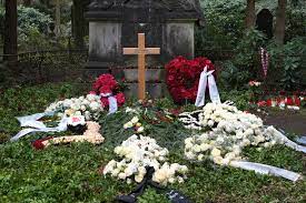 Jan Fedders Grab wegen zu großem Andrang gesperrt