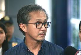 LOOK: DPWH Secretary Vince Dizon answered questions from members of the  media in a chance interview