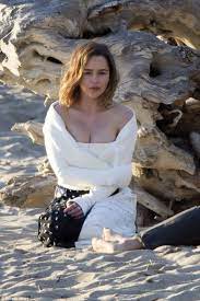 Emilia Clarke Shows Off Her Curves In A Series Of Glam Dresses Emilia Clarke Bikini Emilia Clarke Hot Emilia Clarke