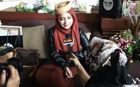 Dalam pada itu, hafiz memberitahu dia tidak lagi berhubung dengan joy refva selepas bercerai dan memilih untuk mengelak bertemu bekas isterinya. Bekas Isteri Hafiz Hamidun Joy Revfa Dilamar Iluminasi